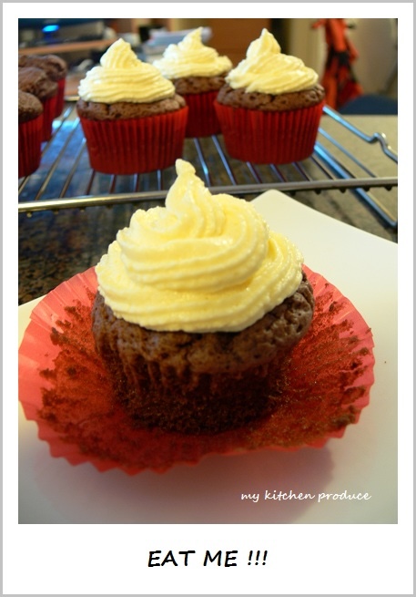 EAT ME !!! - Chocolate Cupcake with Cream Cheese Frosting EAT ME !!! - Chocolate Cupcake with Cream Cheese Frosting